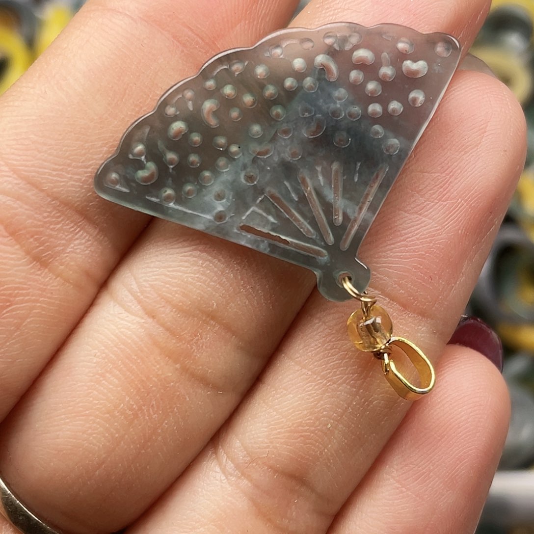 翡翠颈饰未镶嵌翡翠