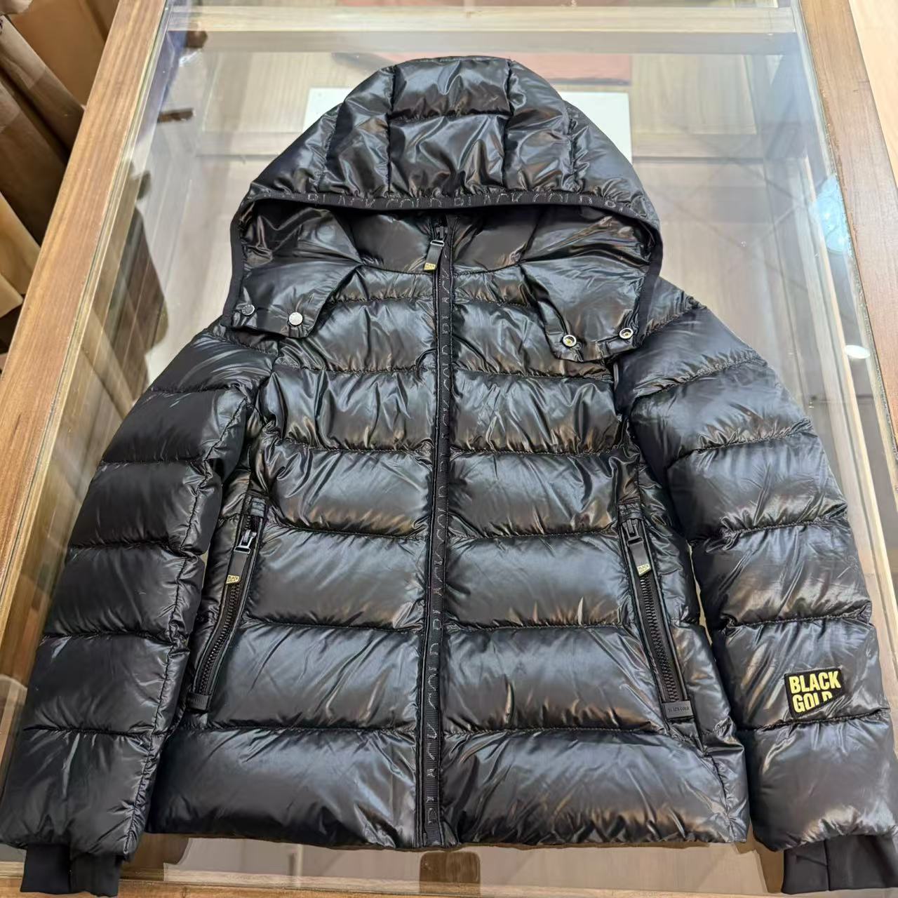 女童修身鹅绒黑金羽绒服（偏小一码）