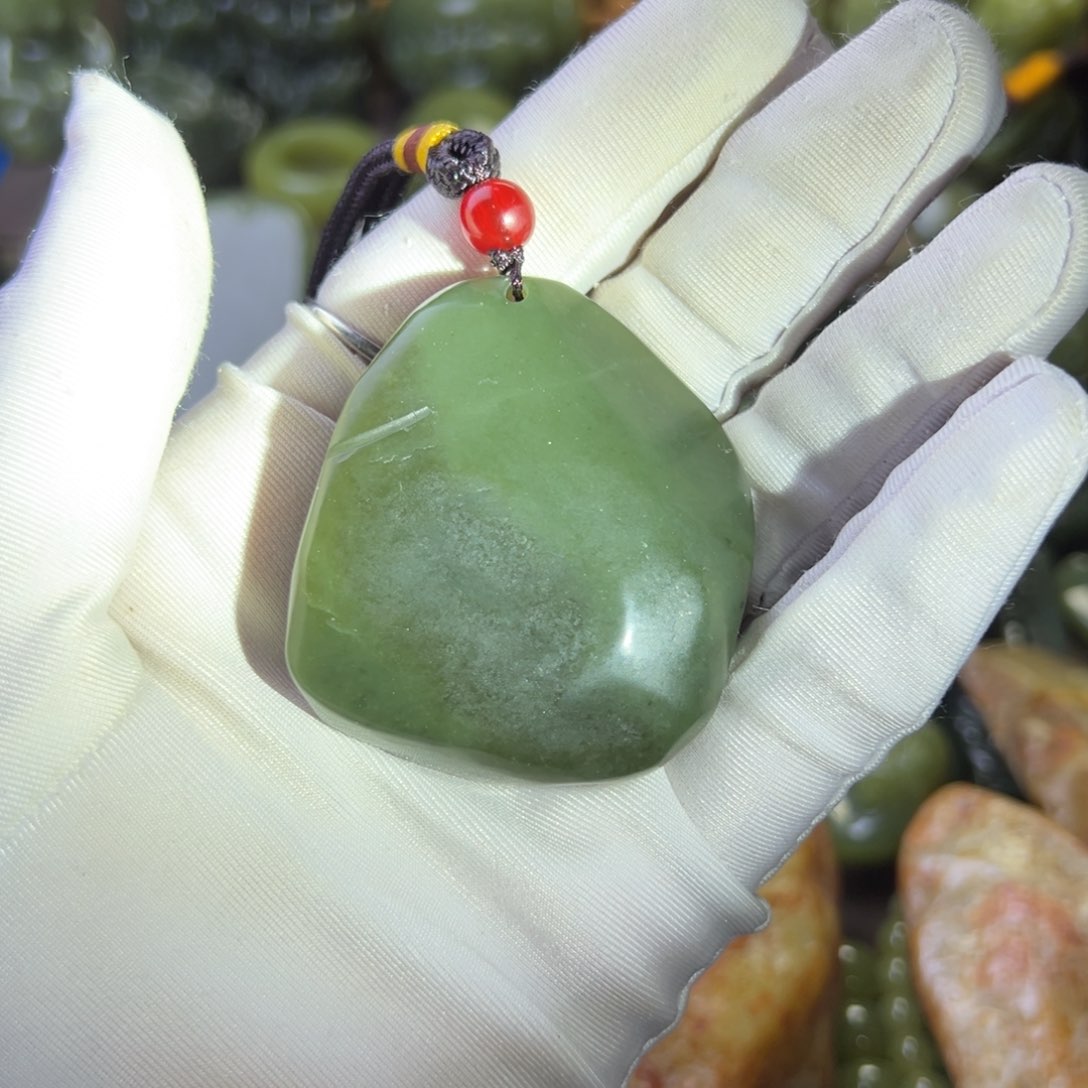 岫岩老玉（透闪石质玉）挂件未镶嵌