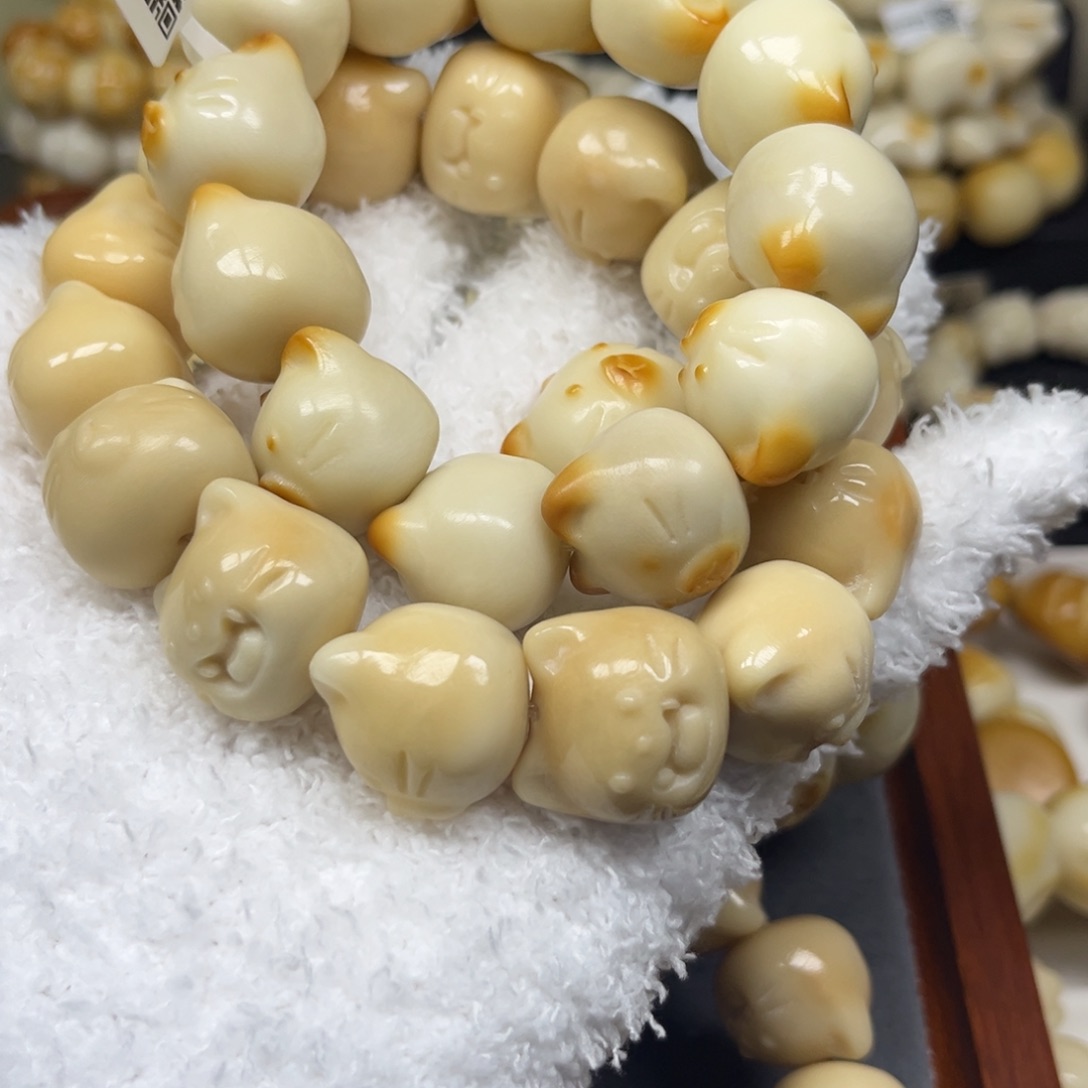 白玉菩提手串8.6.1两条微瑕