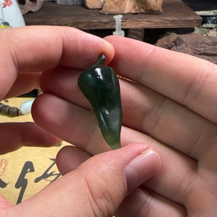 蛇纹石玉颈饰未镶嵌