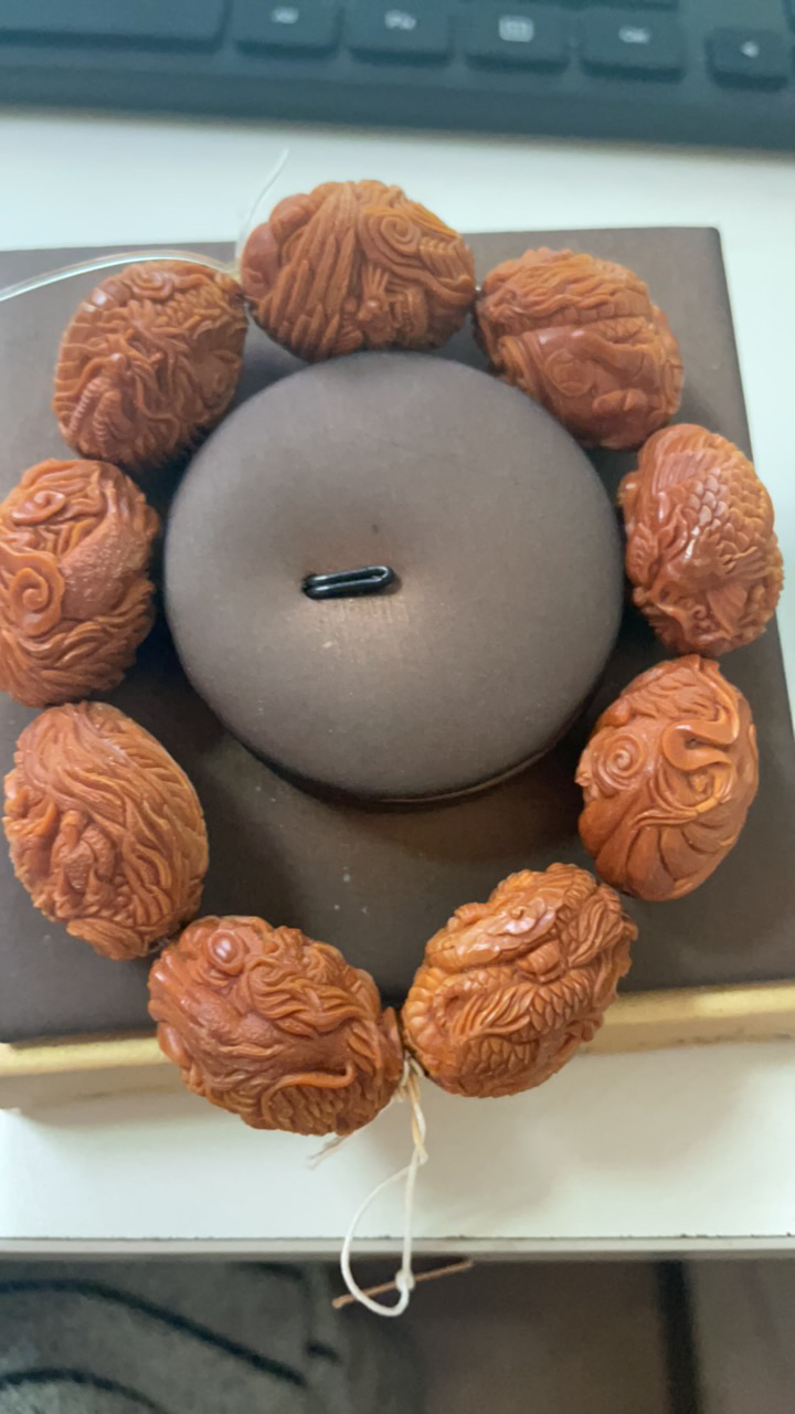 橄榄核雕刻文玩作品