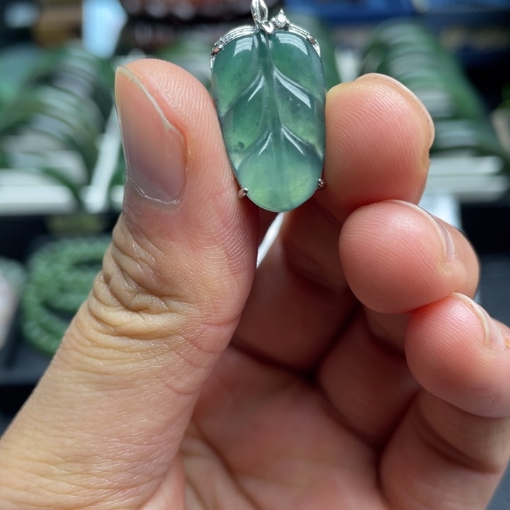 翡翠未镶嵌颈饰蓝水翡翠金枝玉叶吊坠