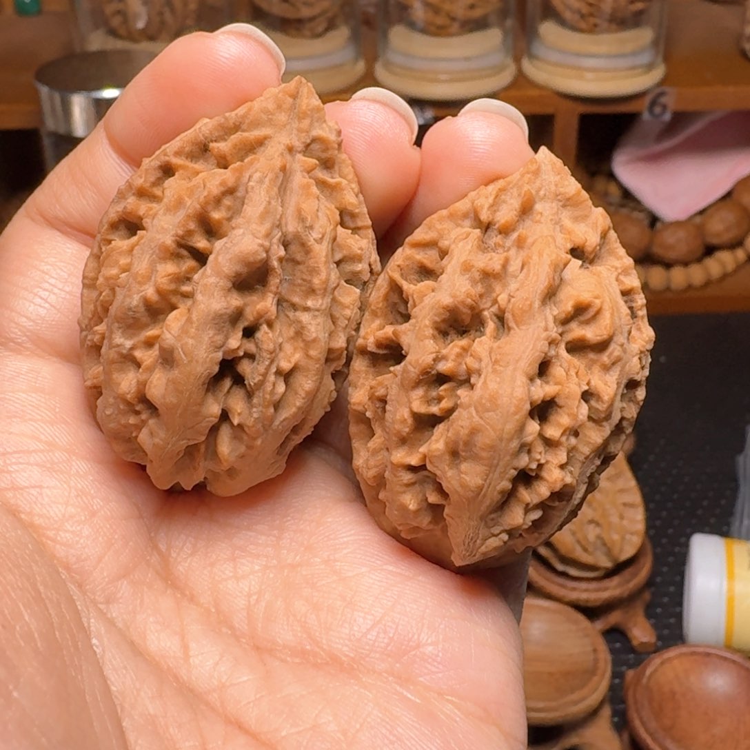 文玩核桃把件莲花锤