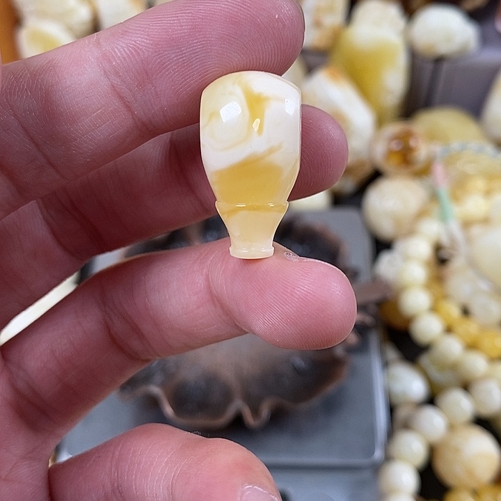 琥珀裸石未镶嵌我