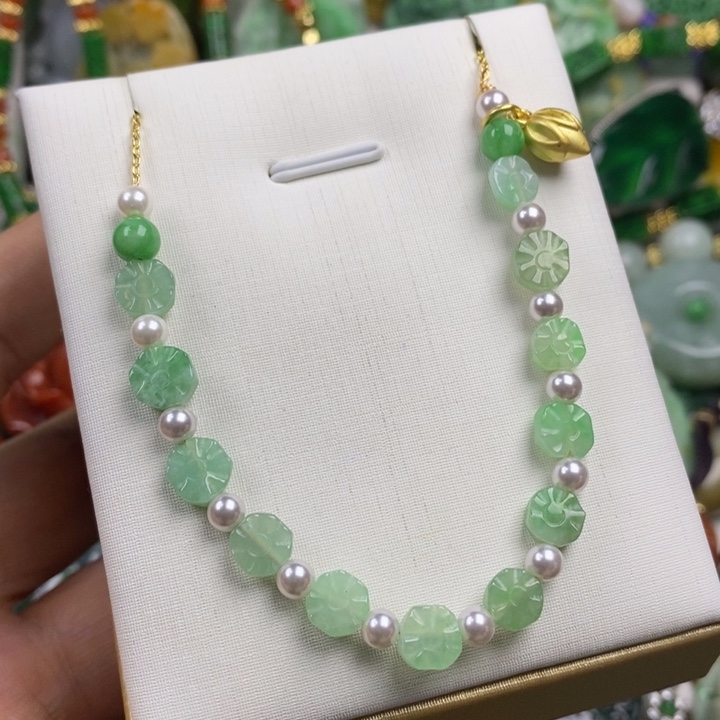 翡翠未镶嵌吊坠(赠链)