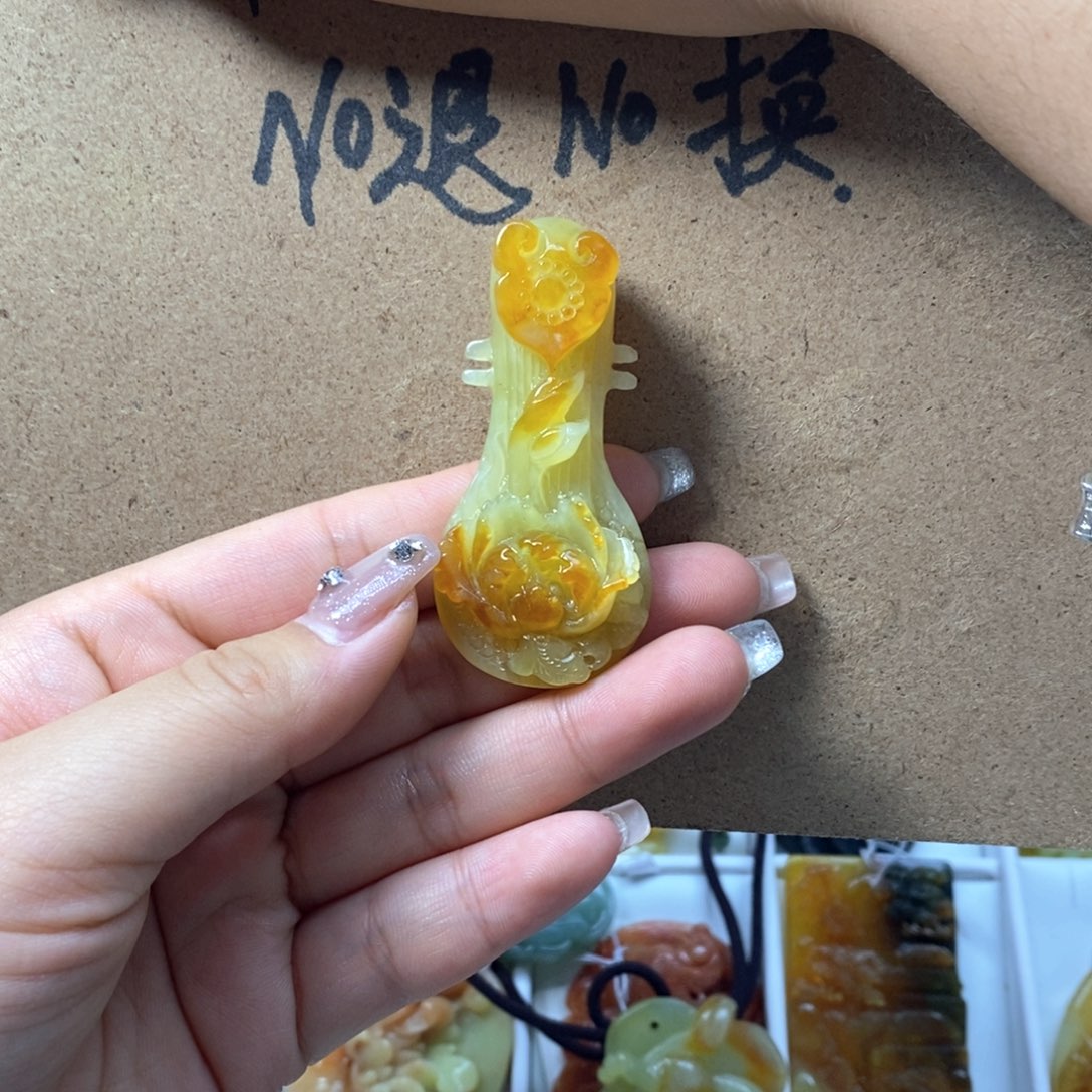蛇纹石玉颈饰未镶嵌菏