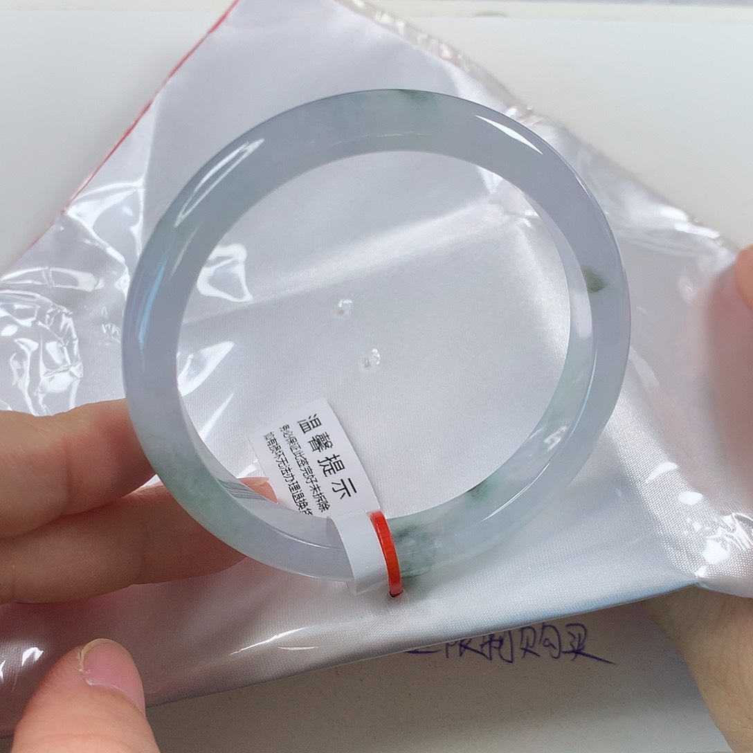 翡翠手镯未镶嵌霸***姐