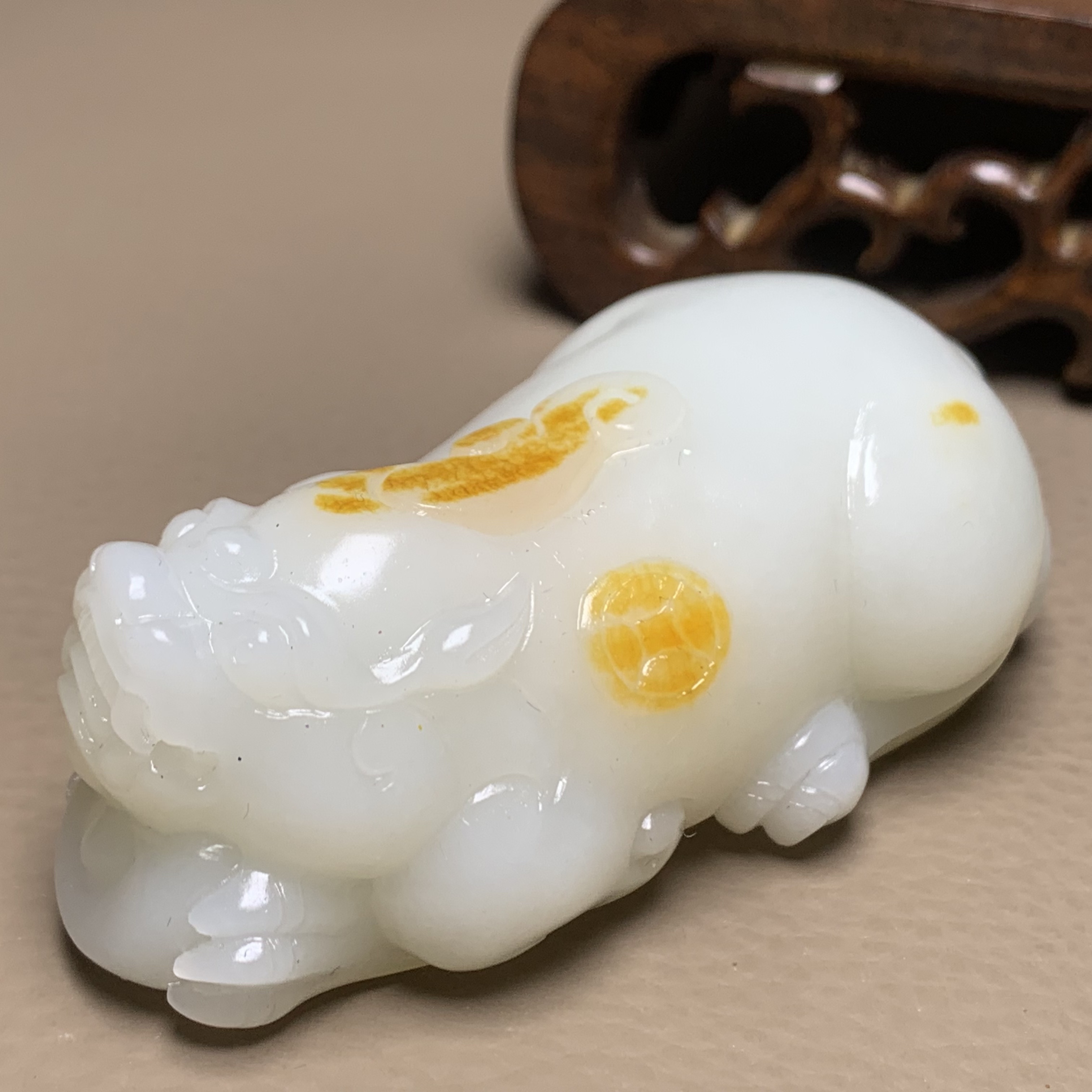 D764海川拍卖和田玉把件