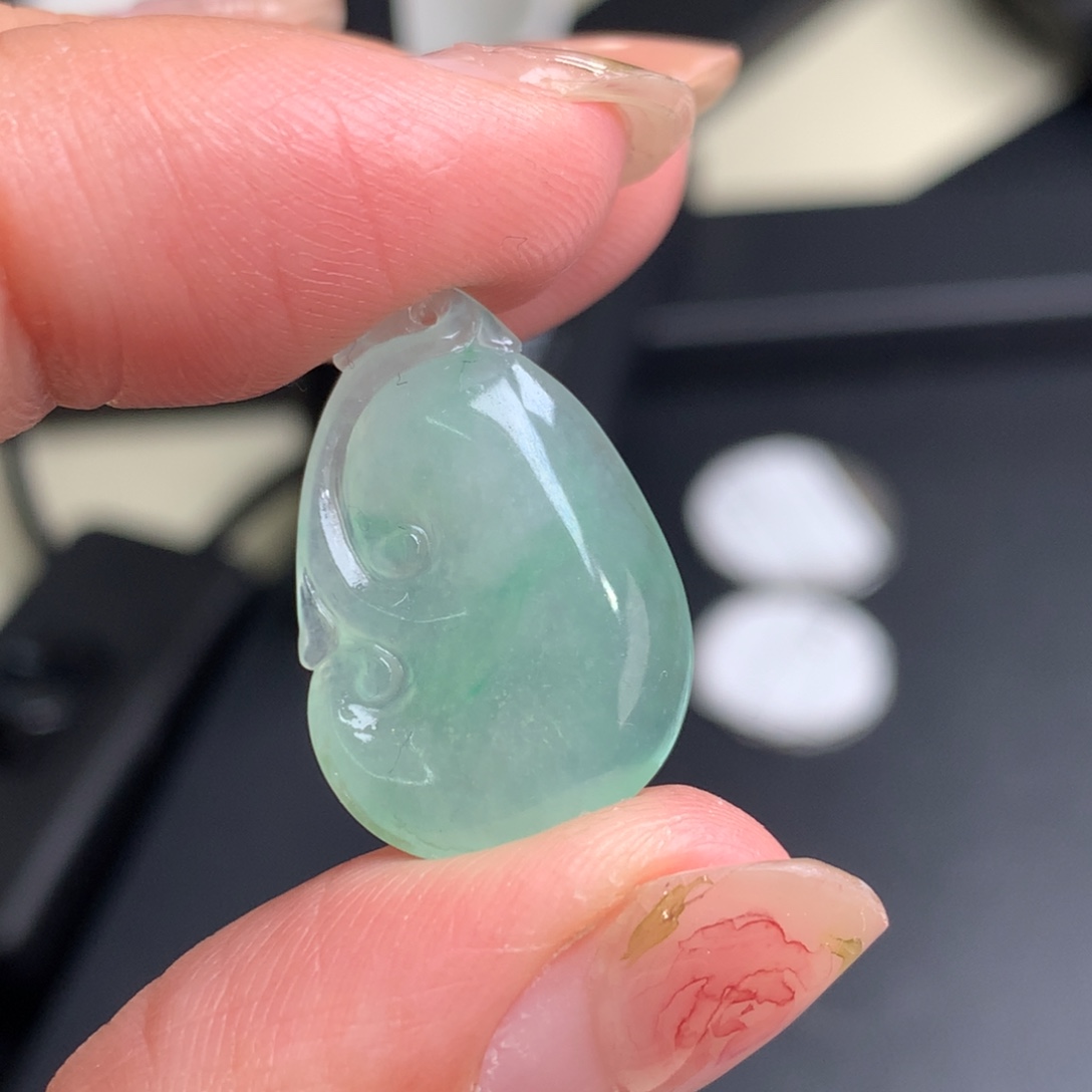 定制翡翠未镶嵌如意