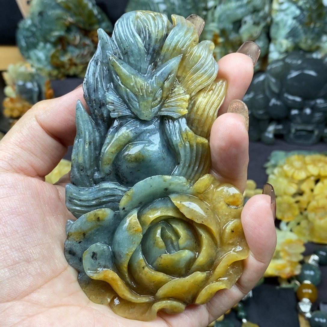 蛇纹石玉未镶嵌颈饰微瑕