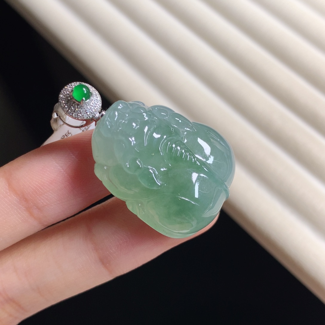 翡翠颈饰18K金镶嵌大貔貅