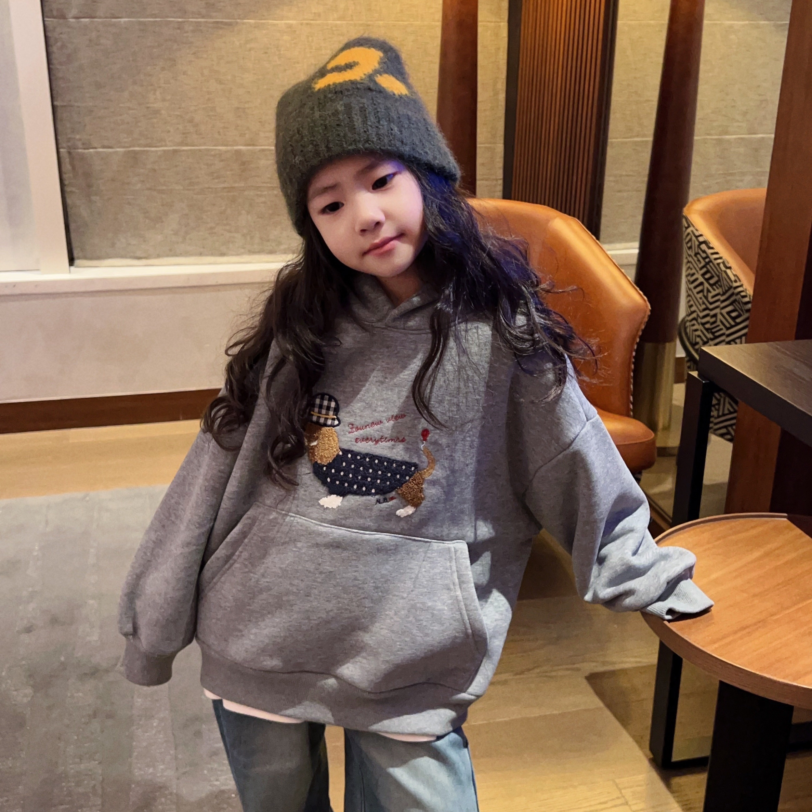 女童冬季加厚加绒戴帽卫衣外套  25D047