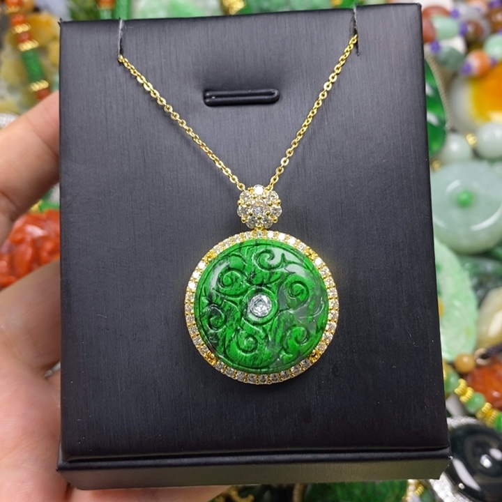 翡翠未镶嵌吊坠(赠链)