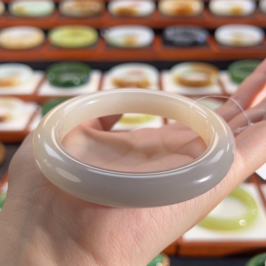 和田玉手镯未镶嵌紫粉双色