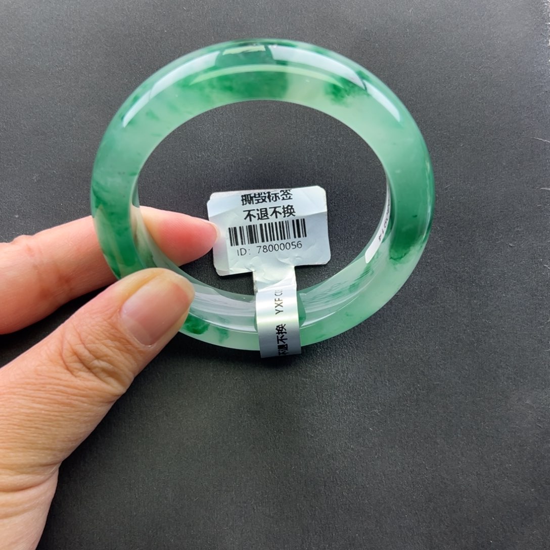 小****石英质玉未镶嵌手镯+菩提57