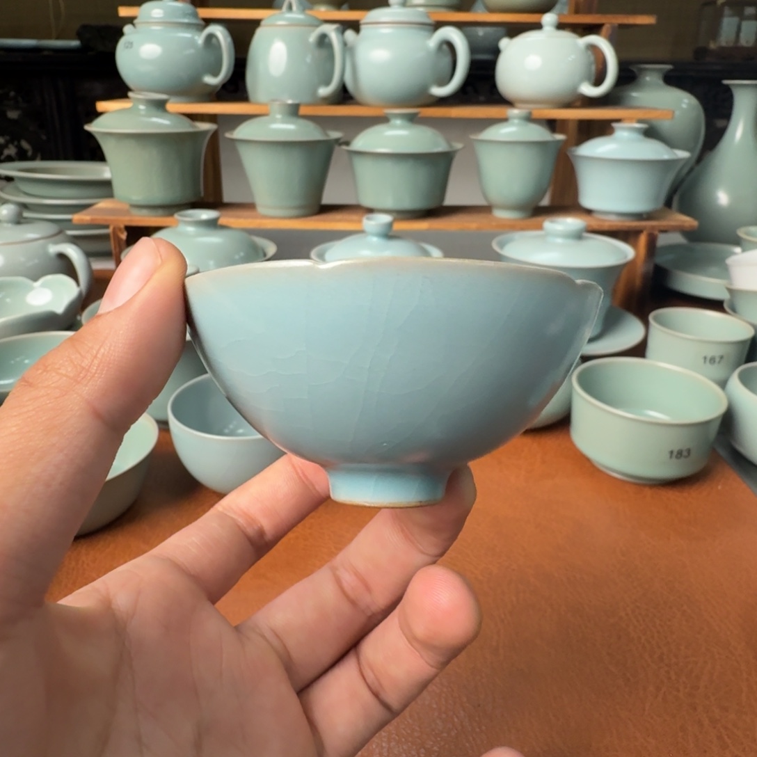 陶摆件微瑕仿古天青溃口鸡心杯