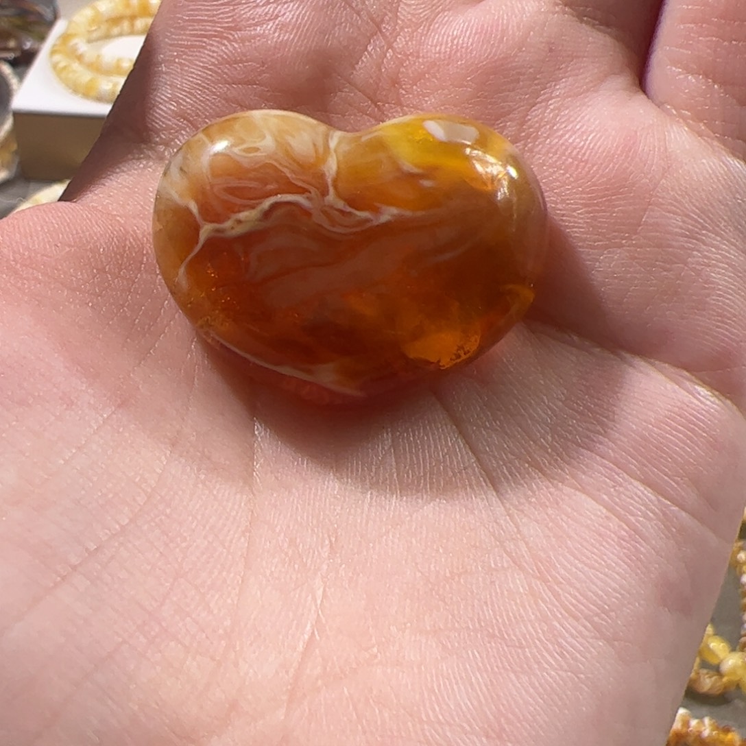 琥珀未镶嵌珠宝奇石红沁瓷白妖花爱心