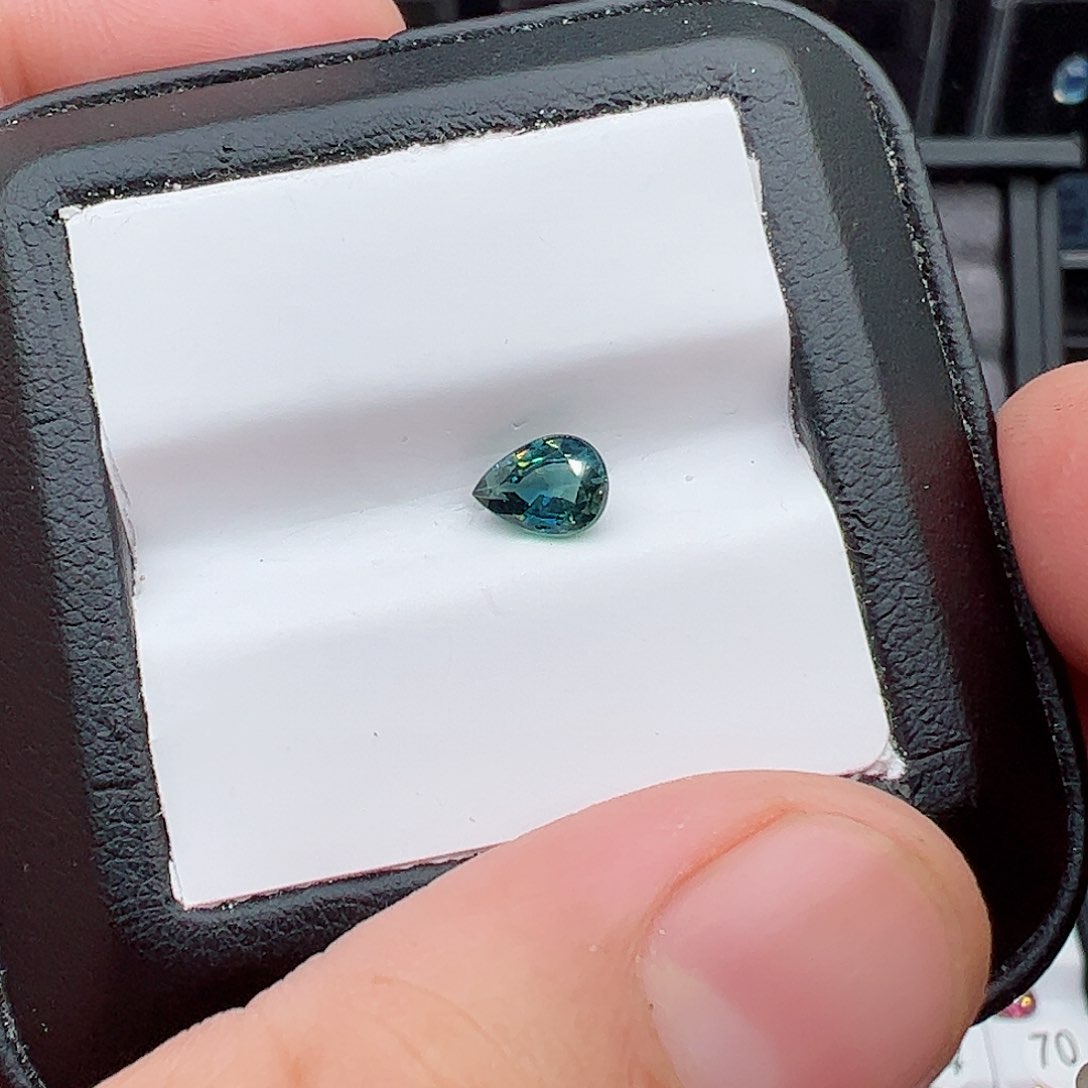 蓝宝石裸石未镶嵌1.04克拉