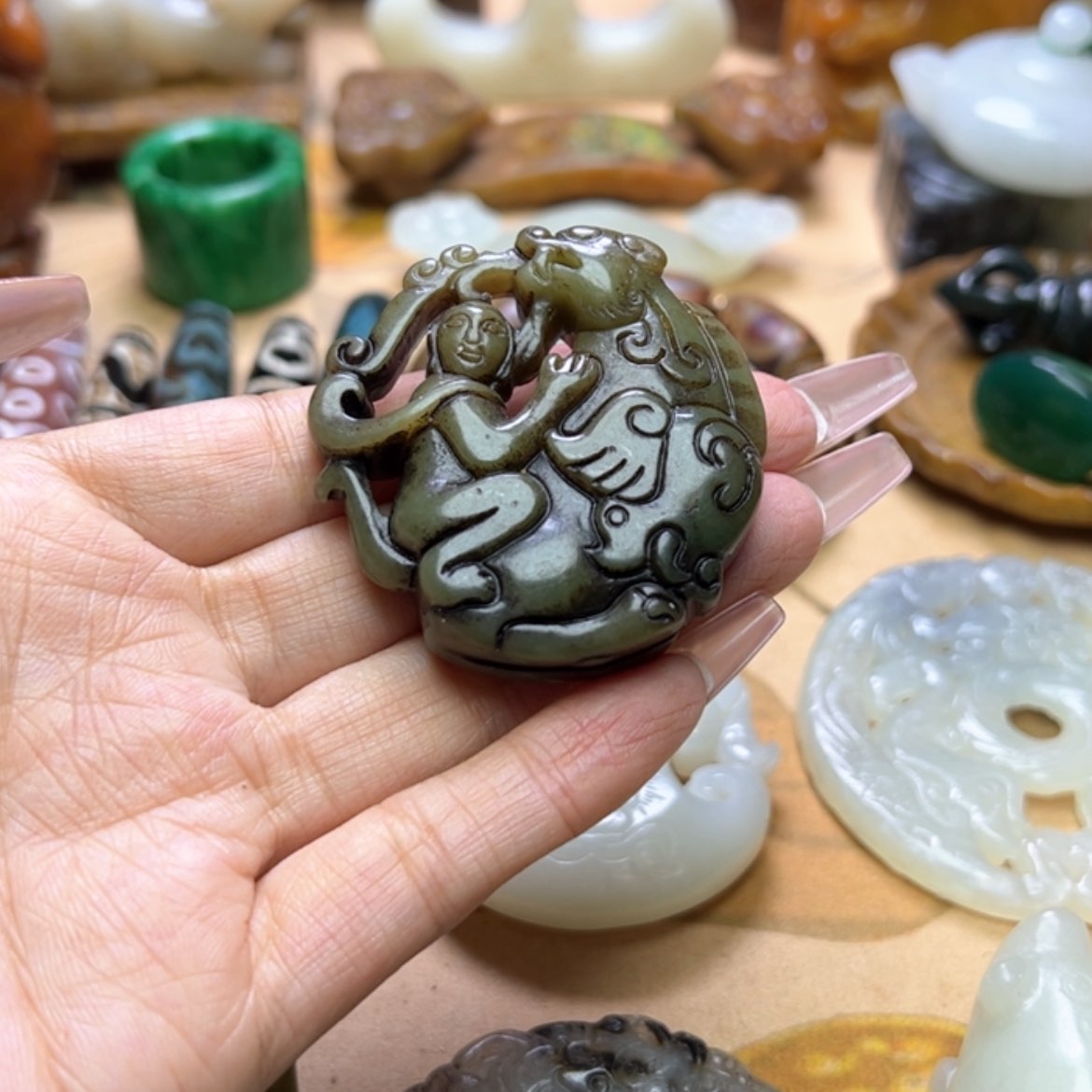 【闪购商品】蛇纹石玉颈饰未镶嵌