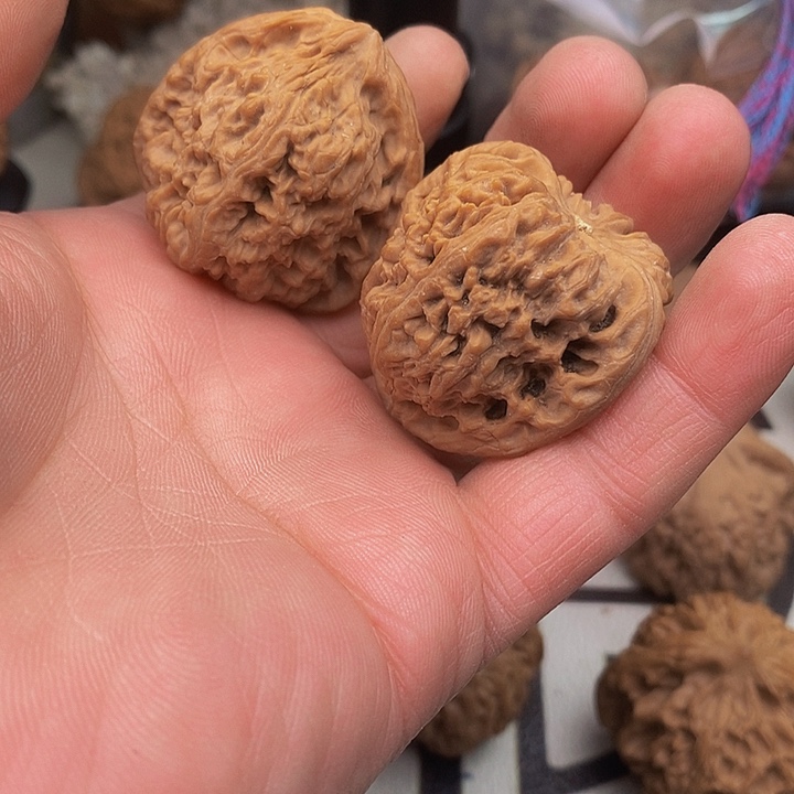 桃核把件猫****球南疆石狮子头