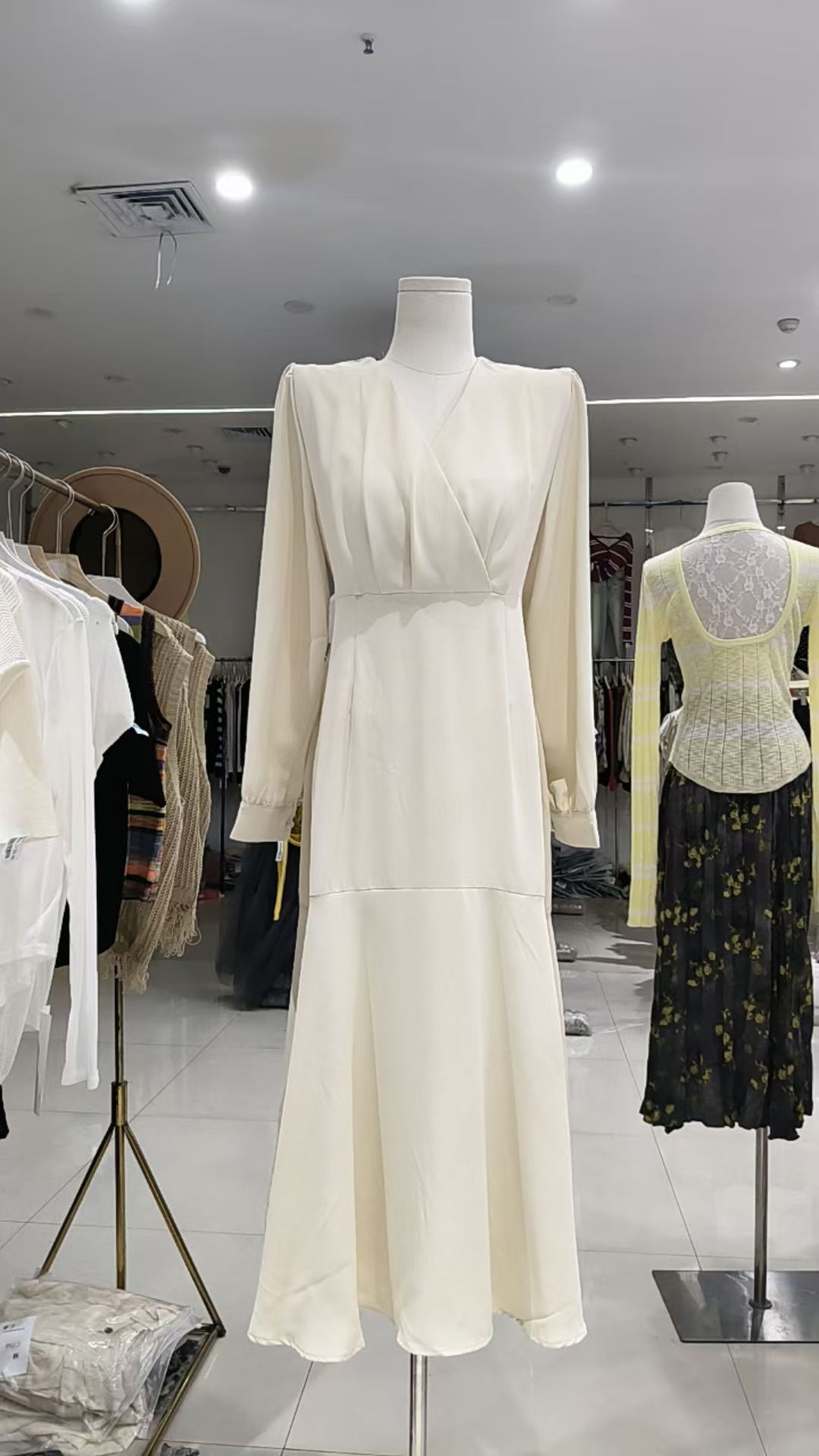 233#春秋新款时尚法式气质轻奢V领收腰长袖鱼尾裙