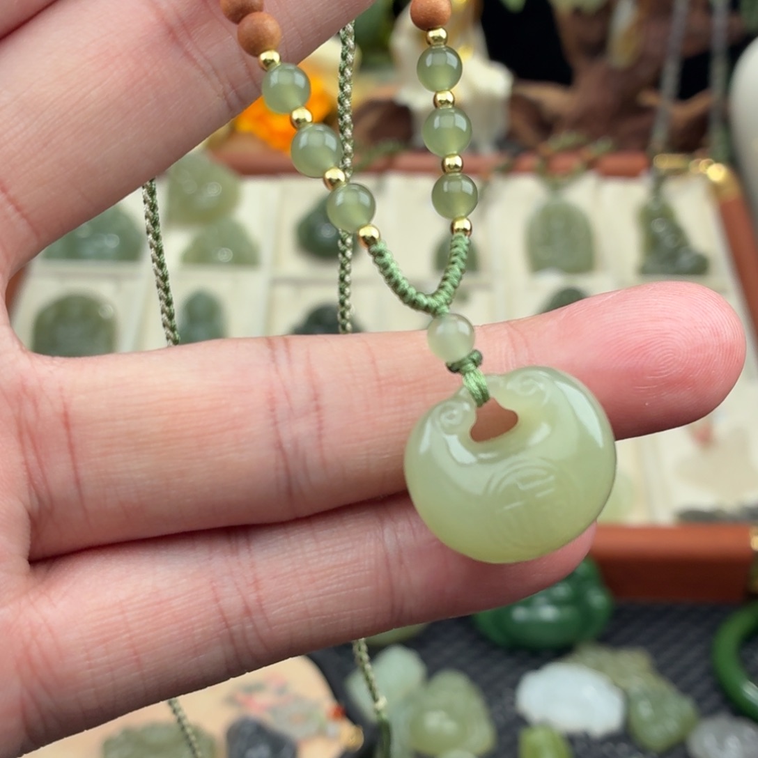 和田玉未镶嵌颈饰