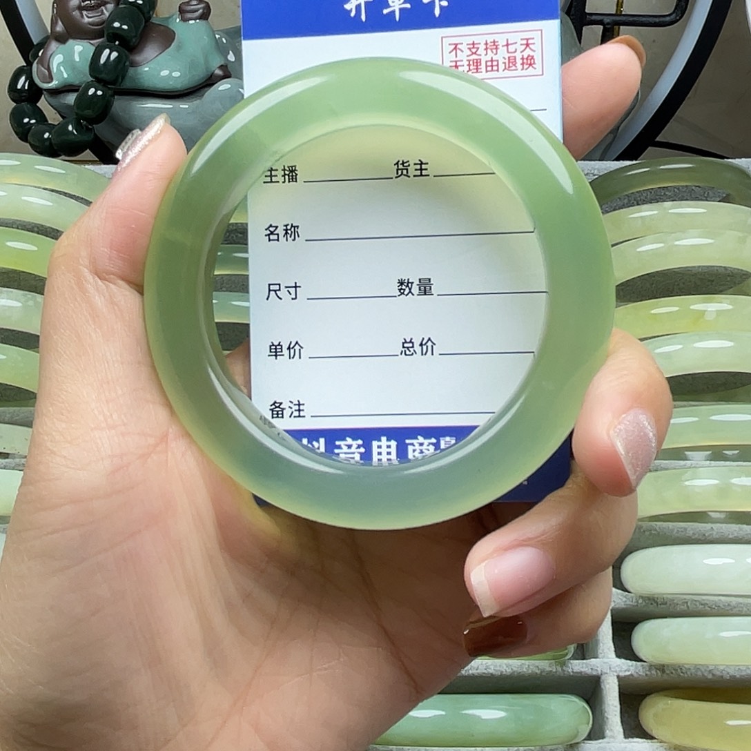 小***！蛇纹石玉未镶嵌手镯微瑕