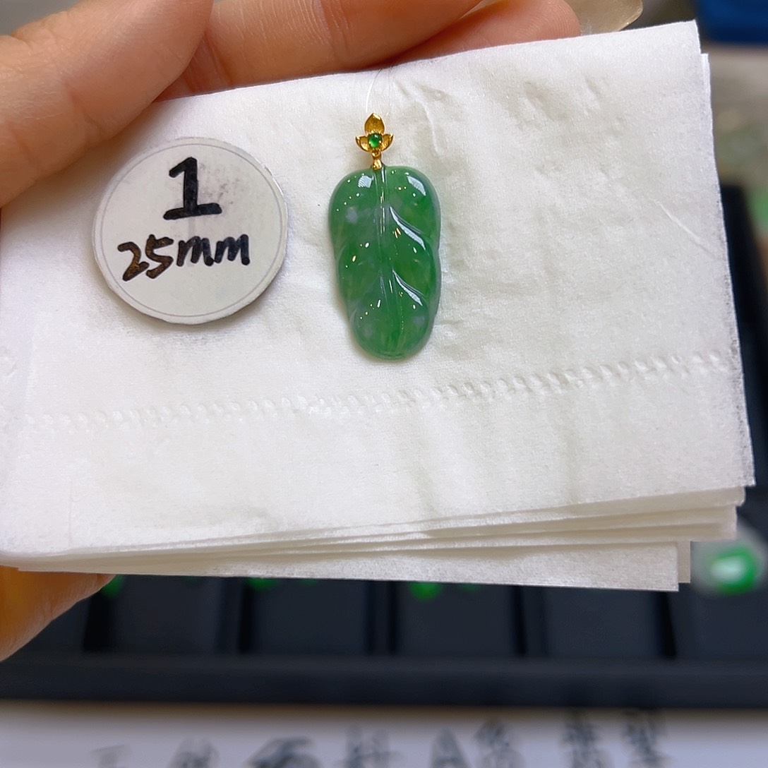 翡翠颈饰18K金镶嵌翡翠