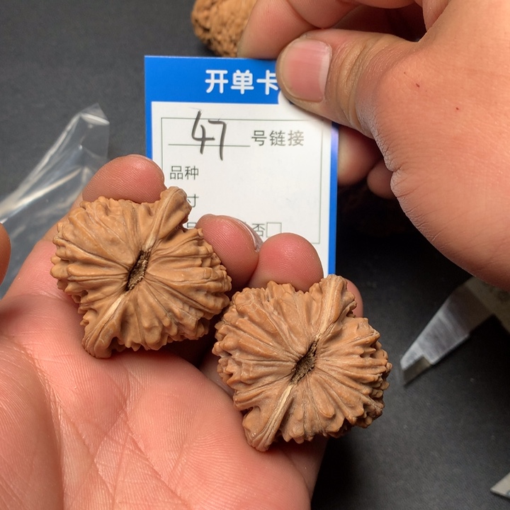 文玩核桃把件41四座楼47