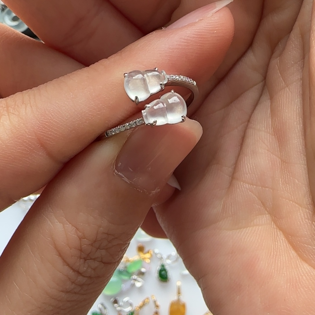 翡翠戒指18K金镶嵌山****?葫芦