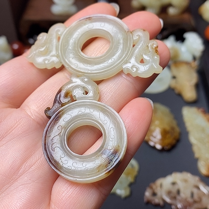 龙***饰和田玉（糖玉）未镶嵌挂件
