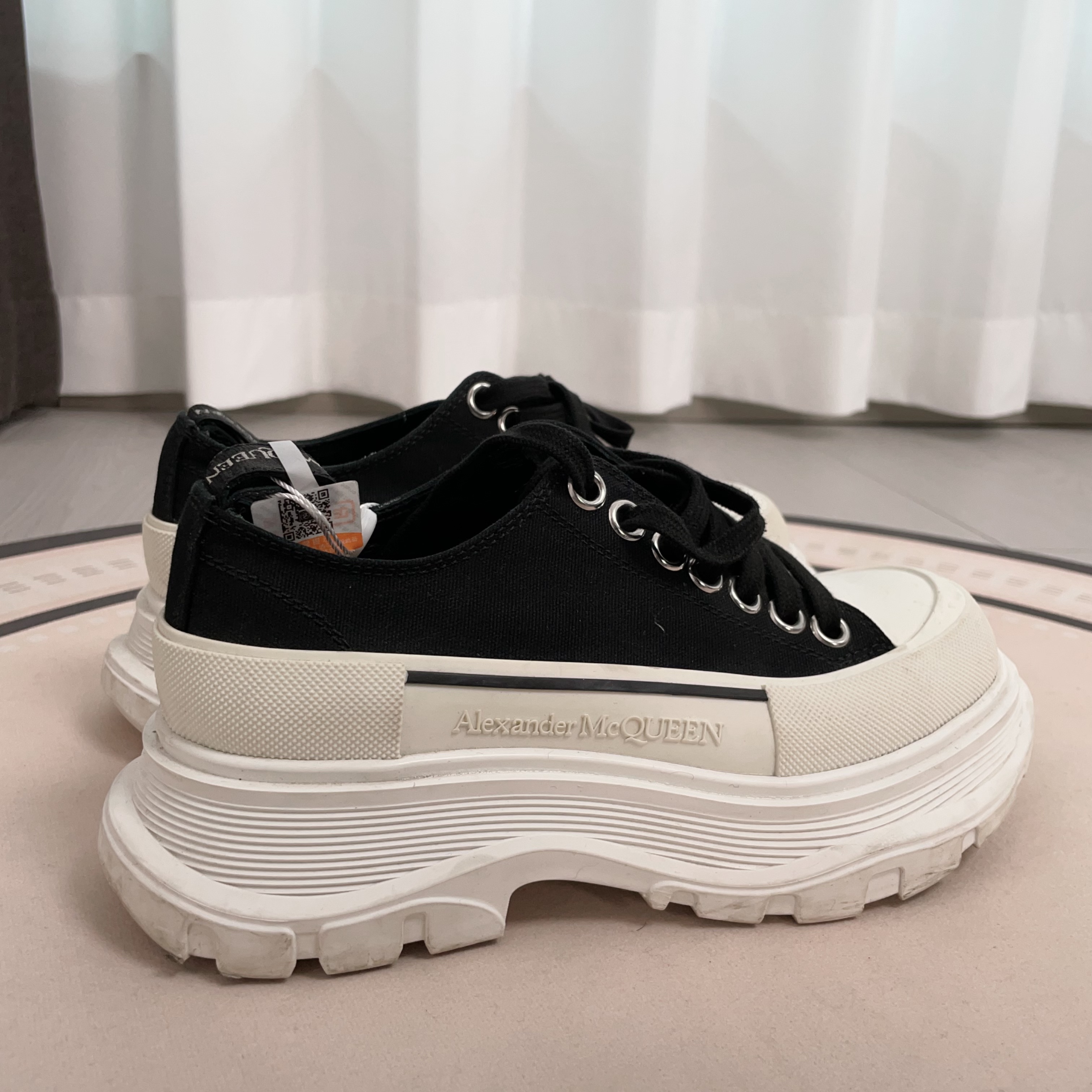 95新 Alexander McQueen/亚历山大·麦昆 鞋35.5码/251101YDDHF04
