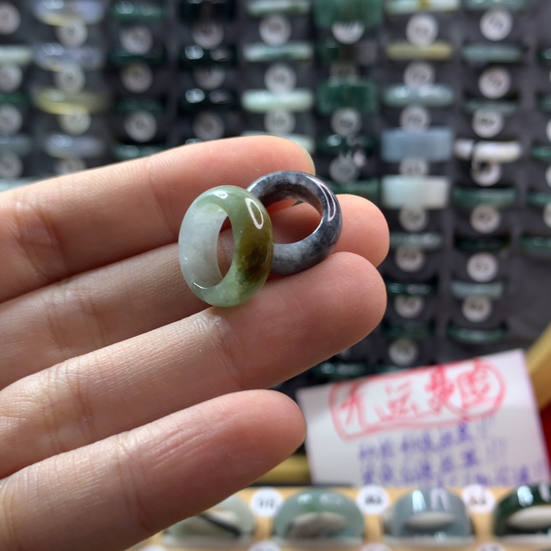 绿***铺翡翠未镶嵌戒圈天然翡翠