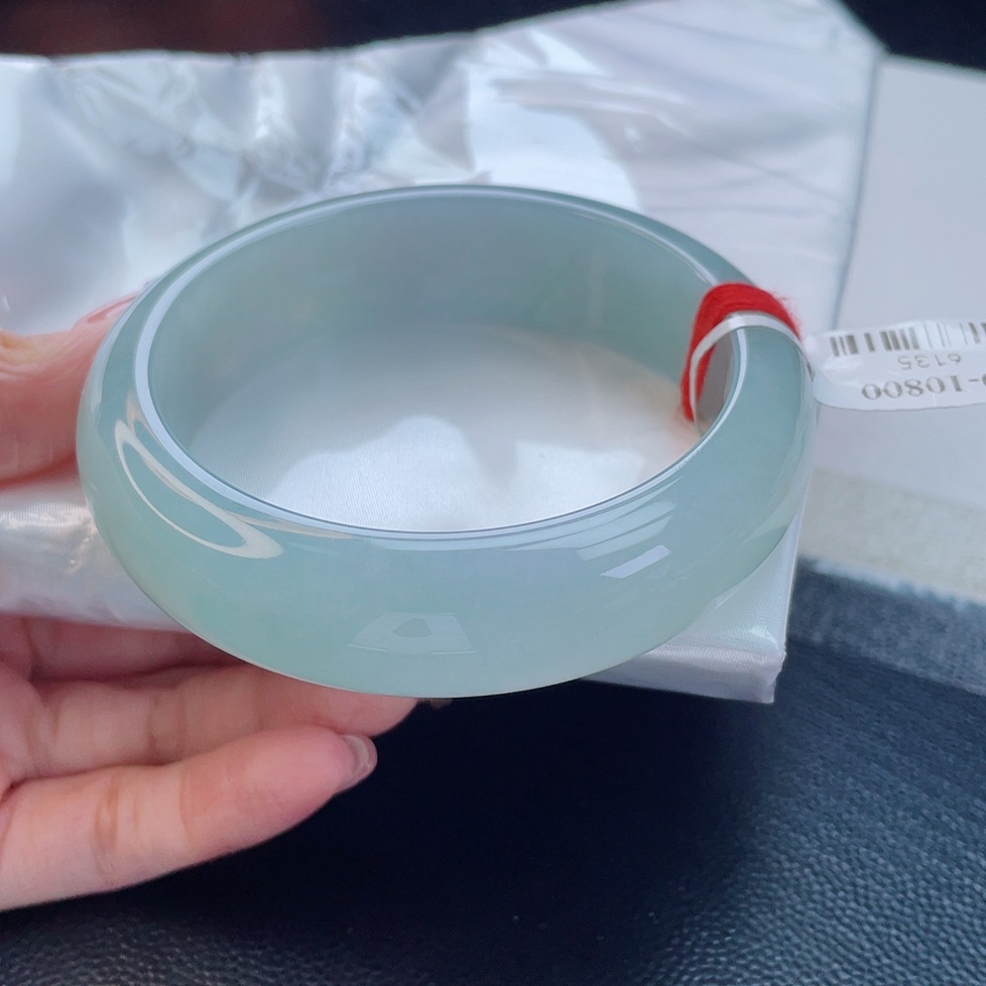 翡翠手镯未镶嵌翡翠