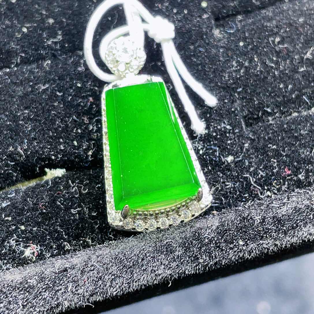 翡翠颈饰未镶嵌46，