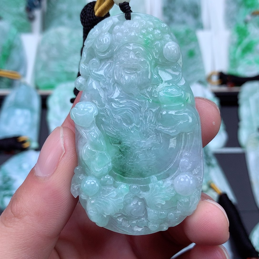 翡翠颈饰未镶嵌南**江翡翠吊坠