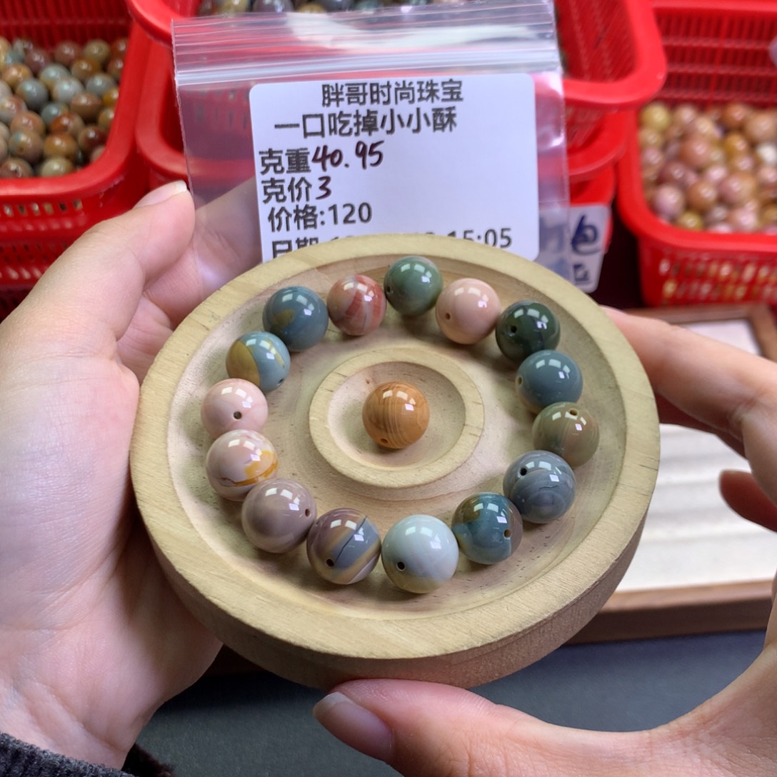 一***酥石英质玉未镶嵌手串