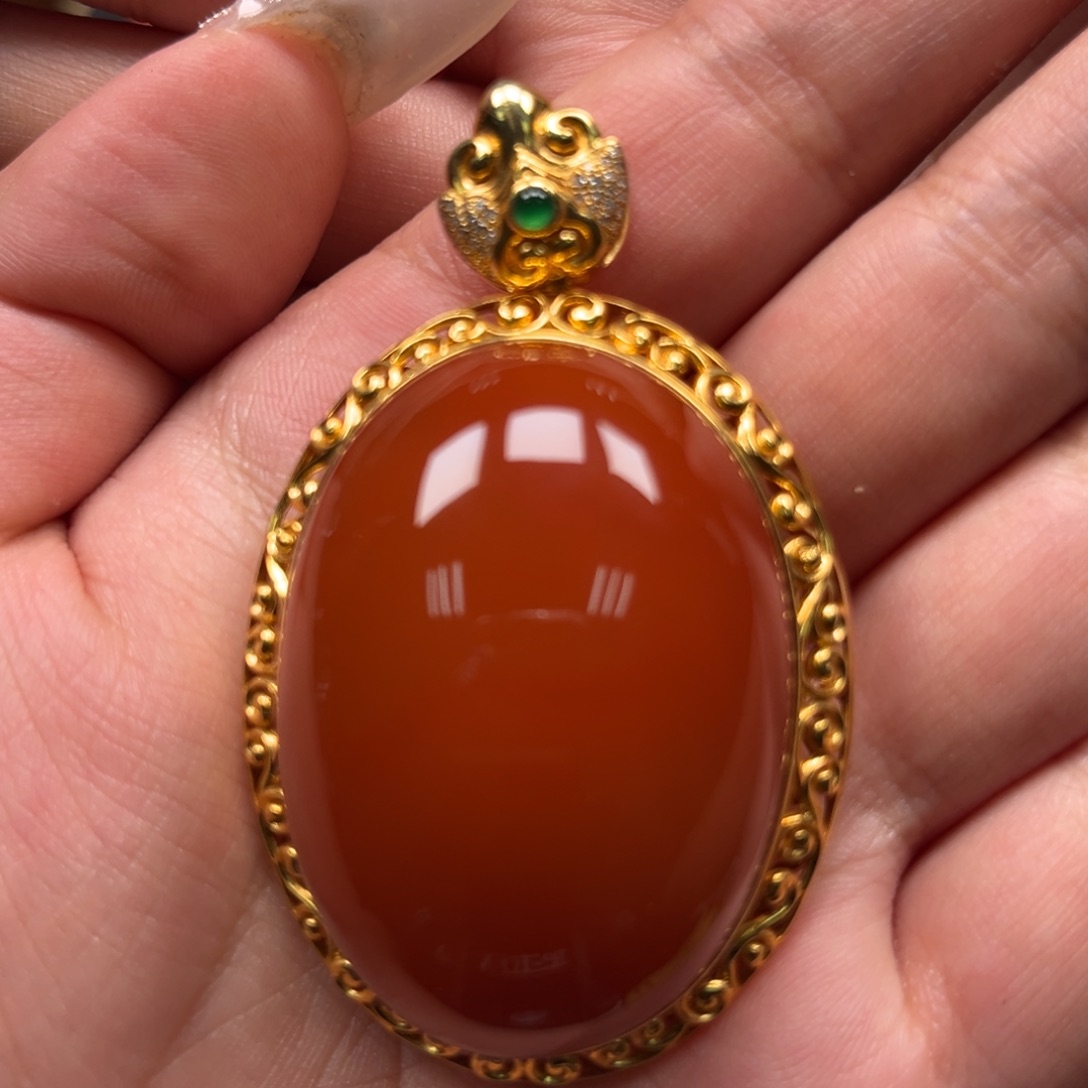 南红玛瑙18K金镶嵌吊坠(不含链)镜**月