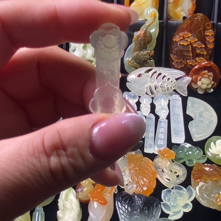 蛇纹石玉未镶嵌颈饰