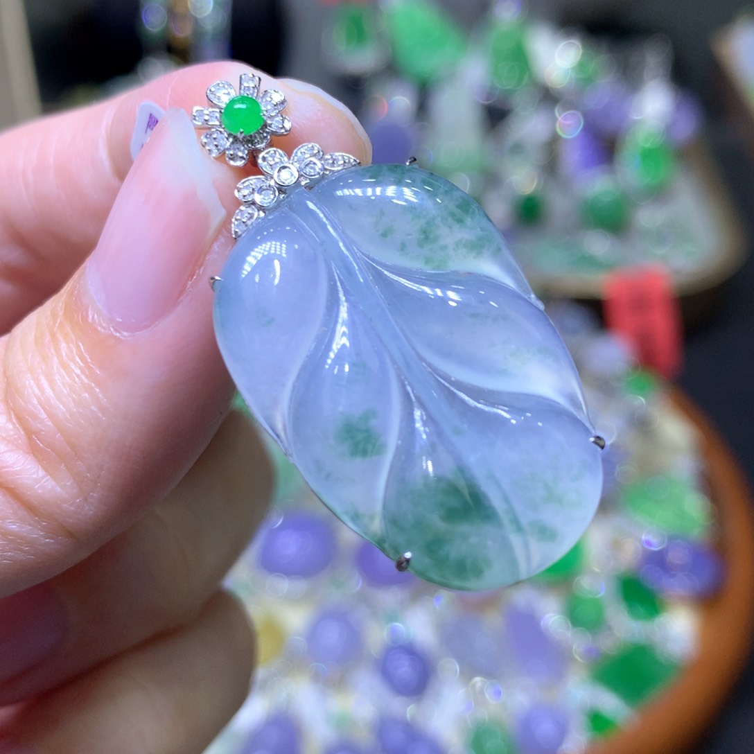 【闪购商品】翡翠颈饰18K金镶嵌翡翠吊坠项链