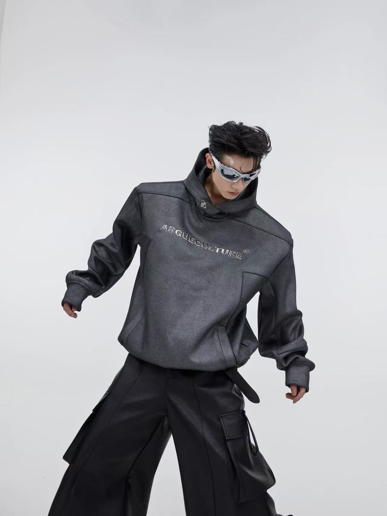 A17-4银灰色“液态字母”连帽卫衣