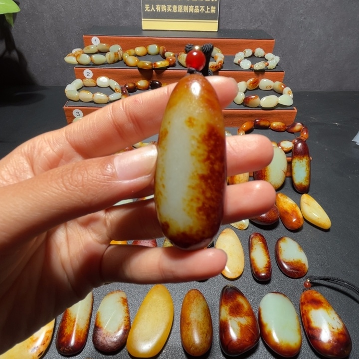 平***1和田玉未镶嵌颈饰