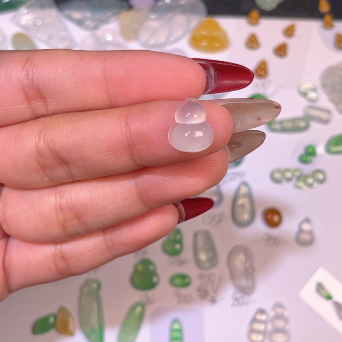 翡翠未镶嵌颈饰裸石