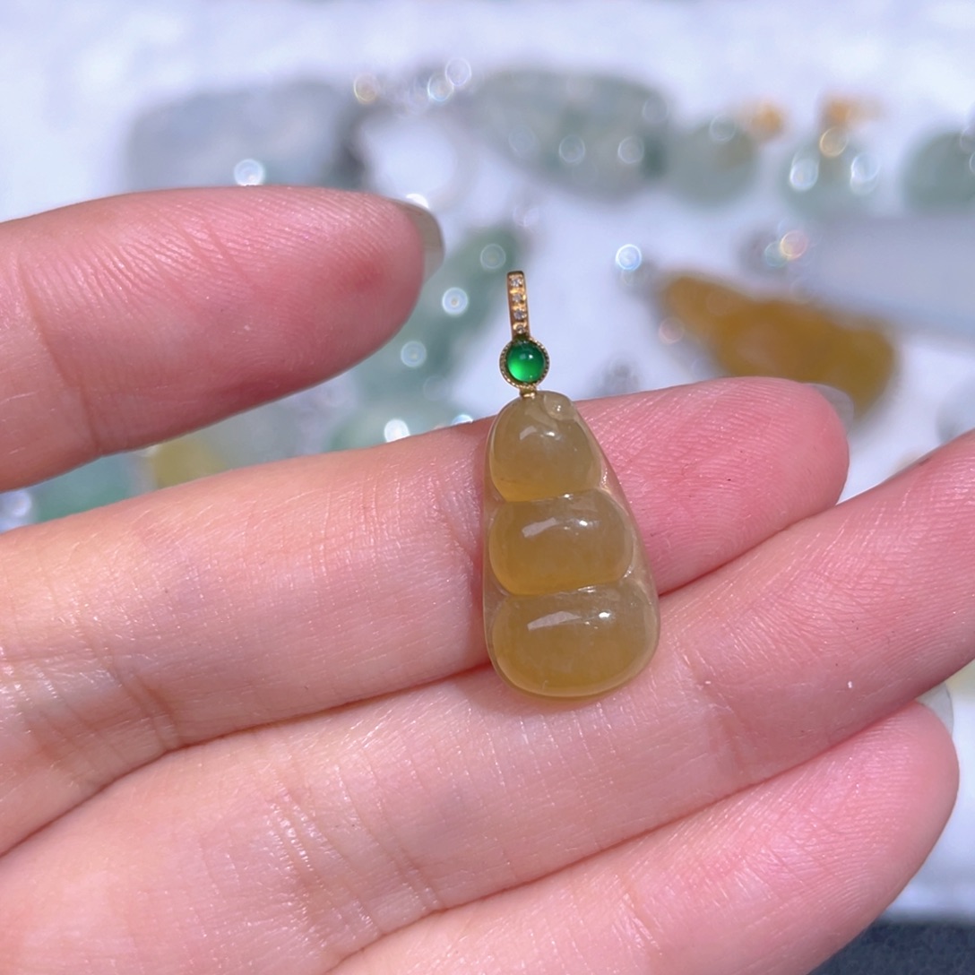 颈饰18K金镶嵌翡翠翡翠