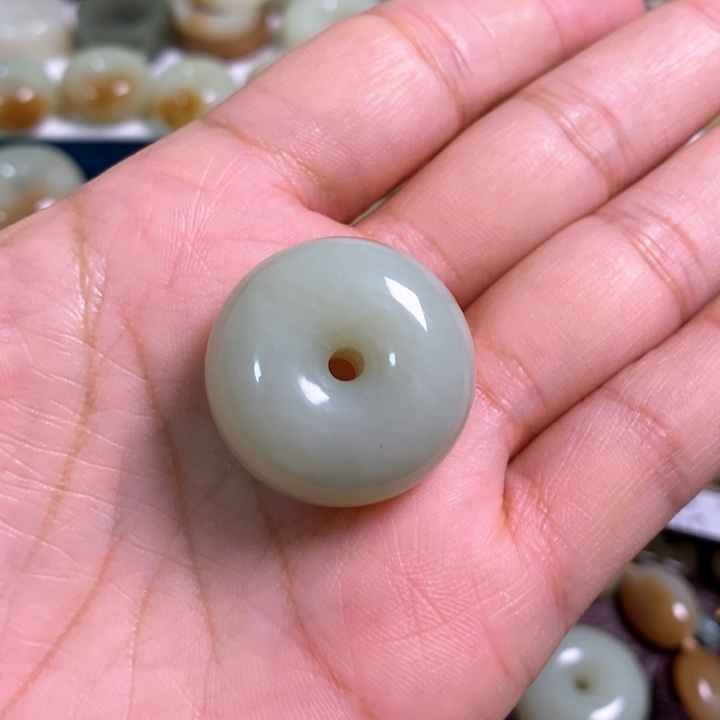 樱***子和田玉未镶嵌颈饰