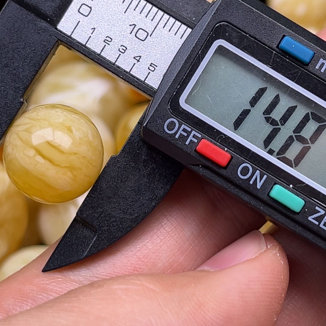 蜜蜡裸石未镶嵌蜜蜡