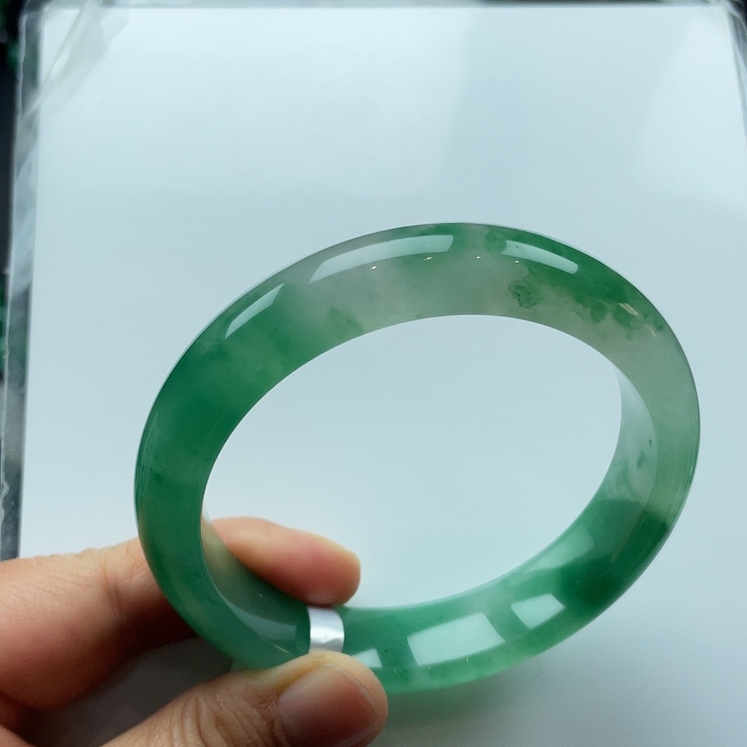 未镶嵌手镯石英质玉