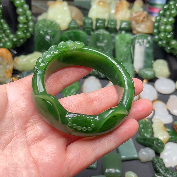 微****和田玉未镶嵌颈饰