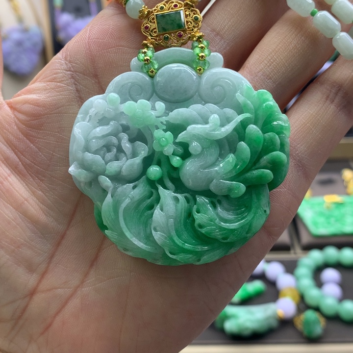 翡翠吊坠(赠链)未镶嵌